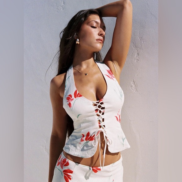 Princess Polly WHITNEE LINEN TOP HALTER FLORAL - Picture 1 of 6